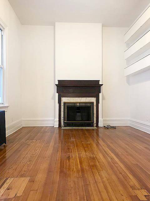 FOR FAST RESPONSE EMAIL Prime Grand Central Park Avenue Bryant Park LocationHuge one bedroom in Prime Location !