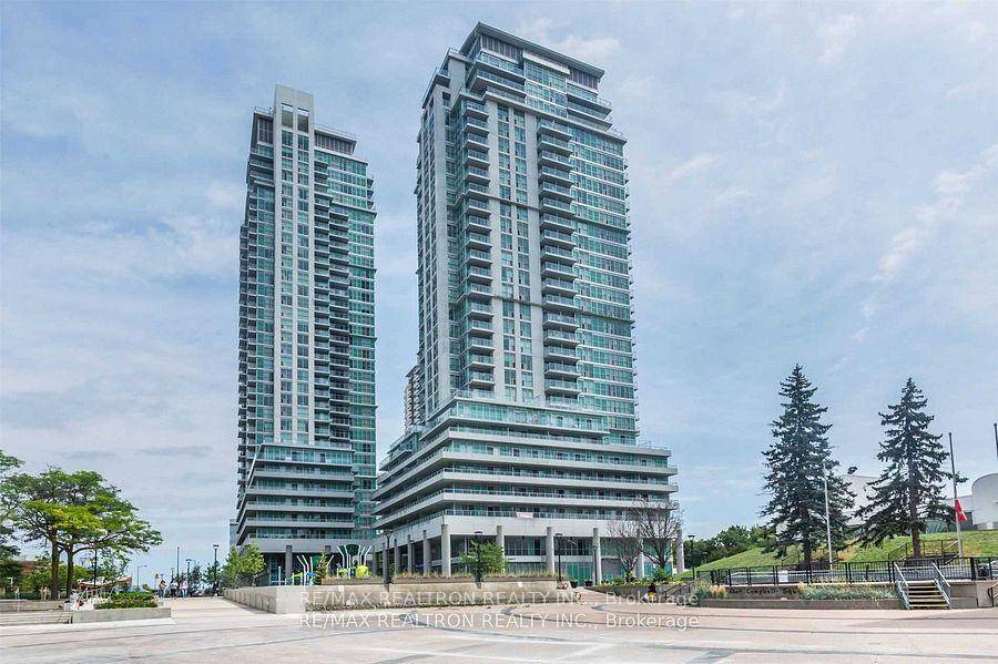 Very clean and bright spacious condo comes with an extra large bedroom amp ; walk in closet.