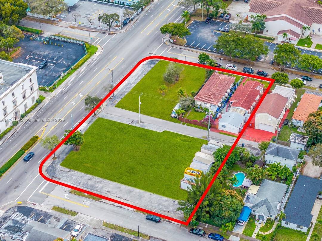 This prime 170 unit development site on Federal Highway in Hollywood, FL, includes 720 N Federal Highway along with 1809, 1815, and 1819 Buchanan Street.