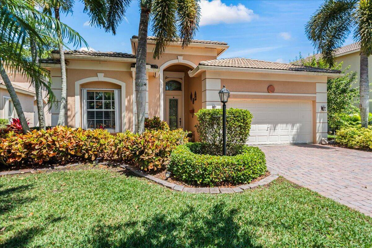 Morning coffe on the lanai overlooking your stunning pool and then spend the day in your private pool or enjoying the many ammenities within Portofino Shores, a meticulously maintained gated ...