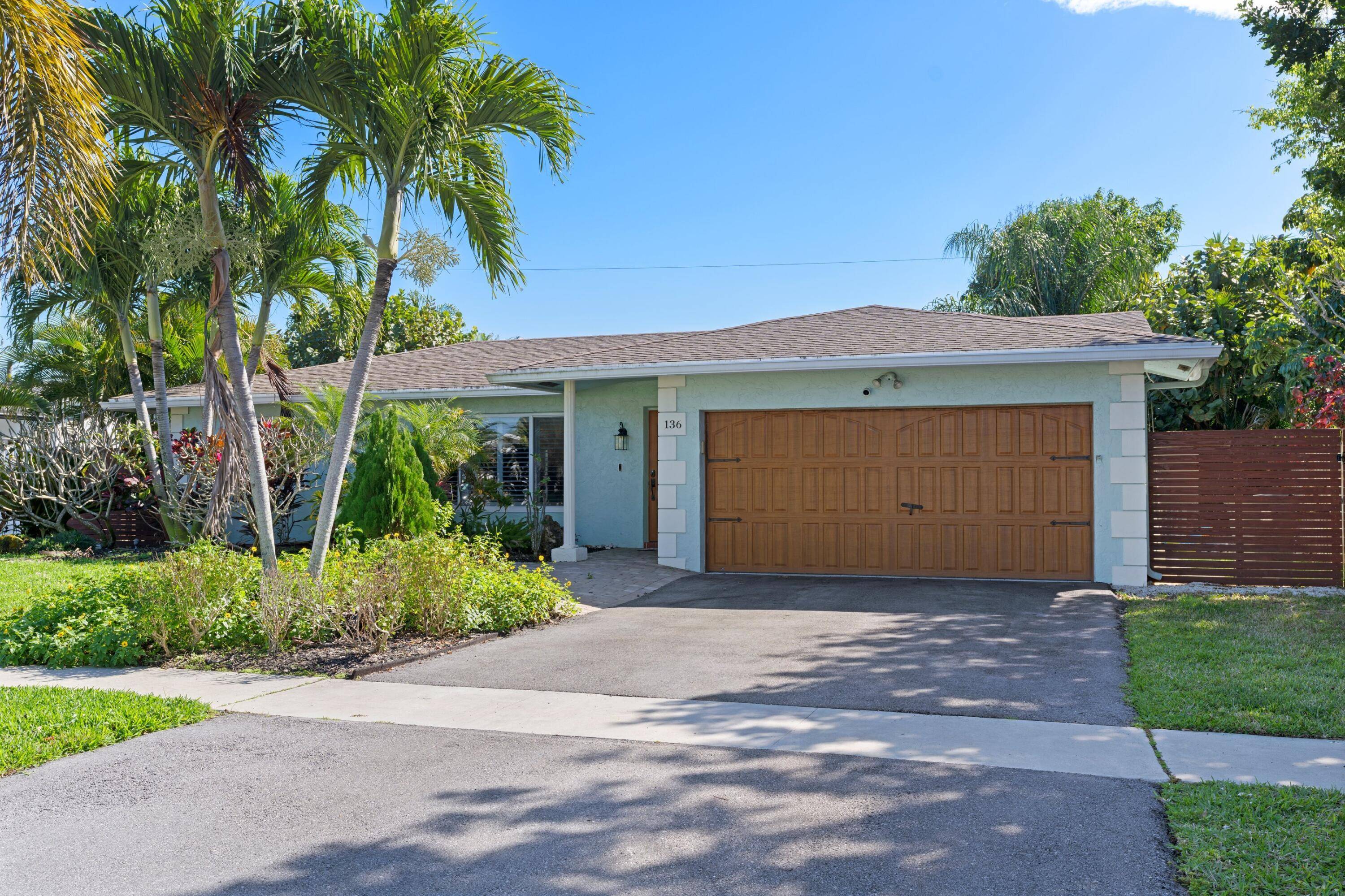 STUNNING POOL HOME UPGRADES THROUGHOUT COMPLETE HURRICANE IMPACT WINDOWS NEW A C 2023 NO HOA Bright Open Floor Plan Split Bedroom LED Recessed Lighting Smooth Ceilings Plantation Shutters Updated Eat ...