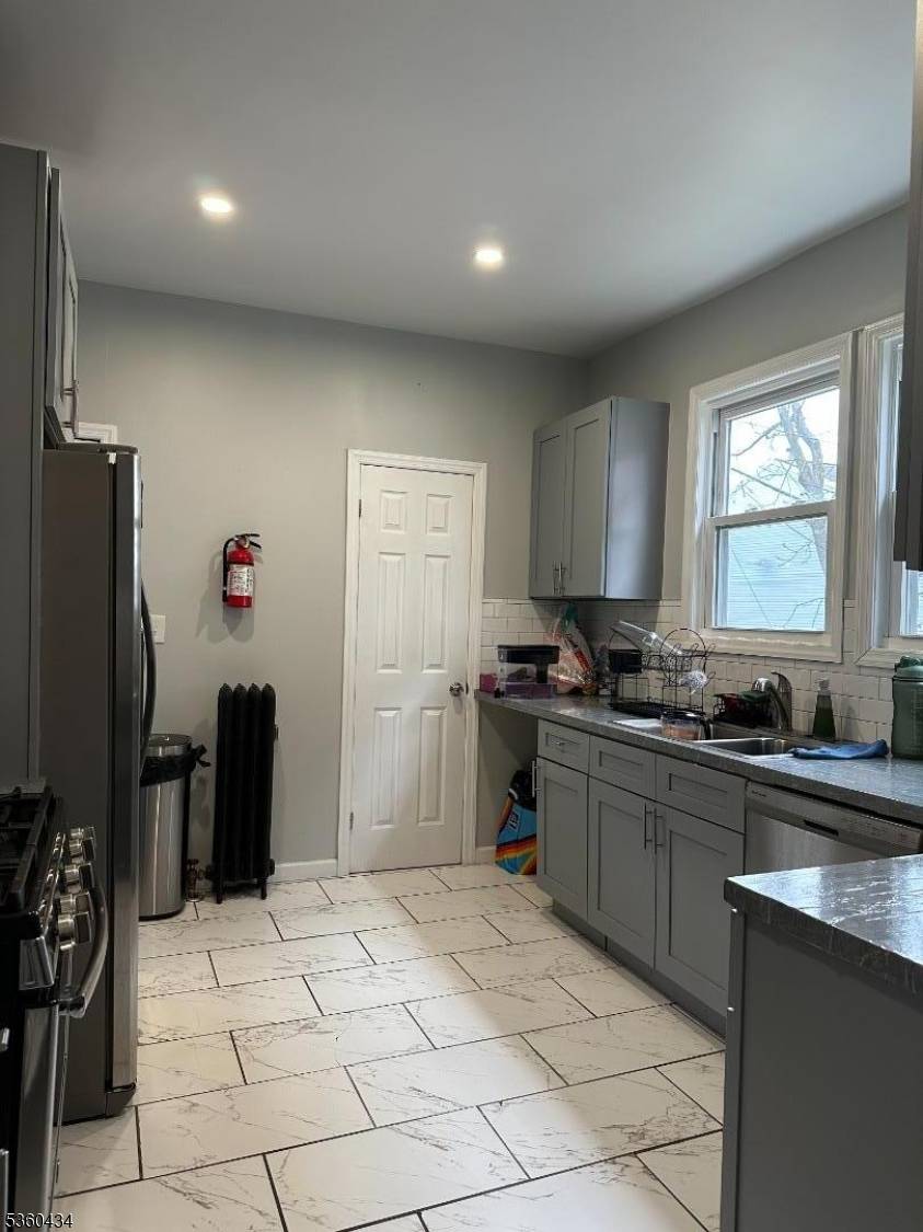 Enjoy the comfort of a spacious and fully furnished rental in the heart of Orange.