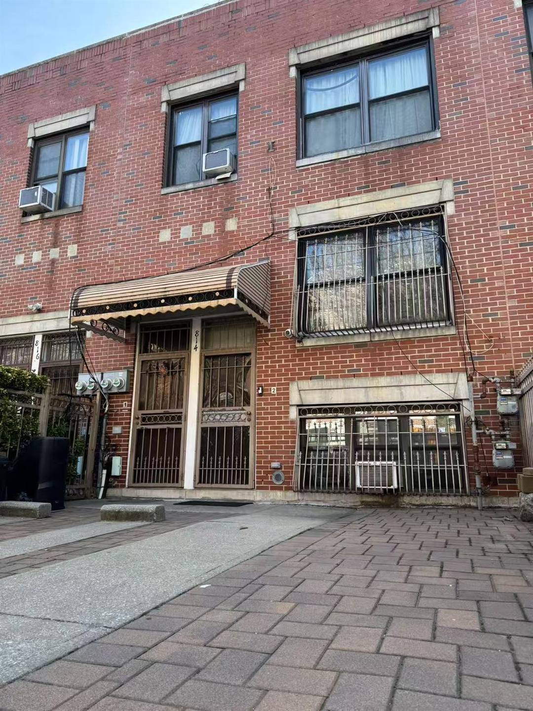 R7 1 zoning with Maximum usable floor area 6766 square feet, very short distance to 6, 5 and 2 train station, this two family brick home was built in 1997 ...