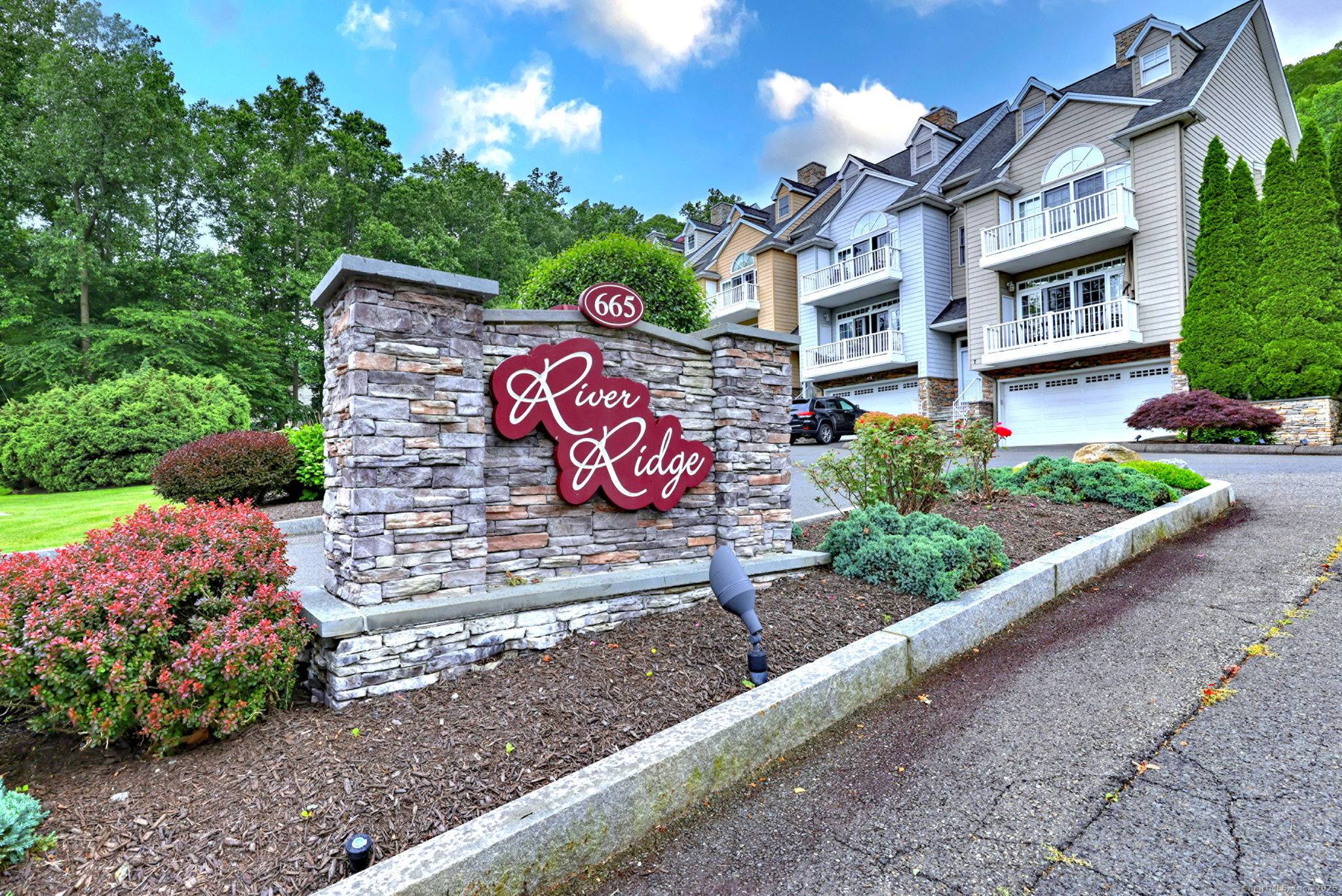 Welcome home to River Ridge !