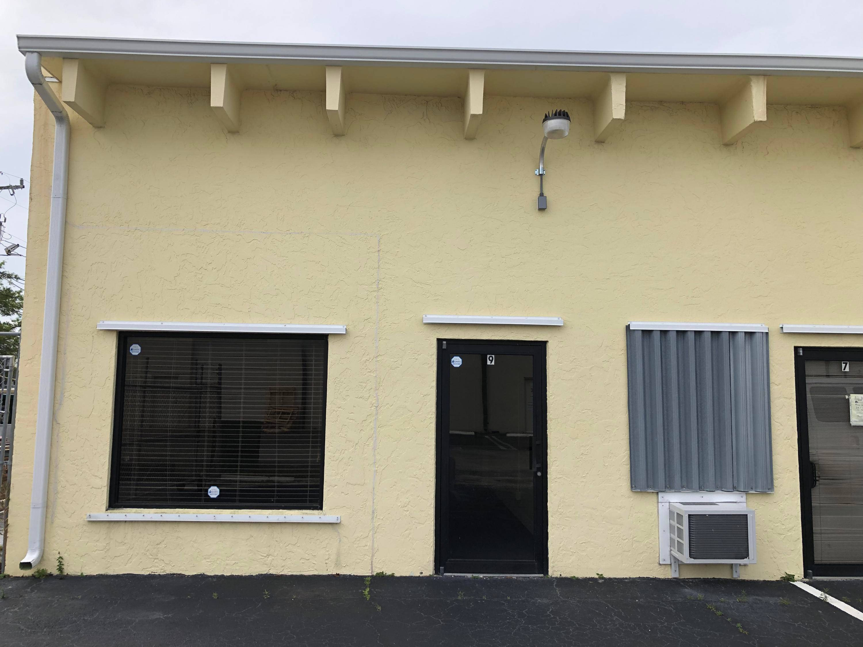 Come north to the beautiful Jupiter Tequesta area in northern Palm Beach County and lease this immaculate office for an affordable gross rent rate of only 1, 100 per month ...