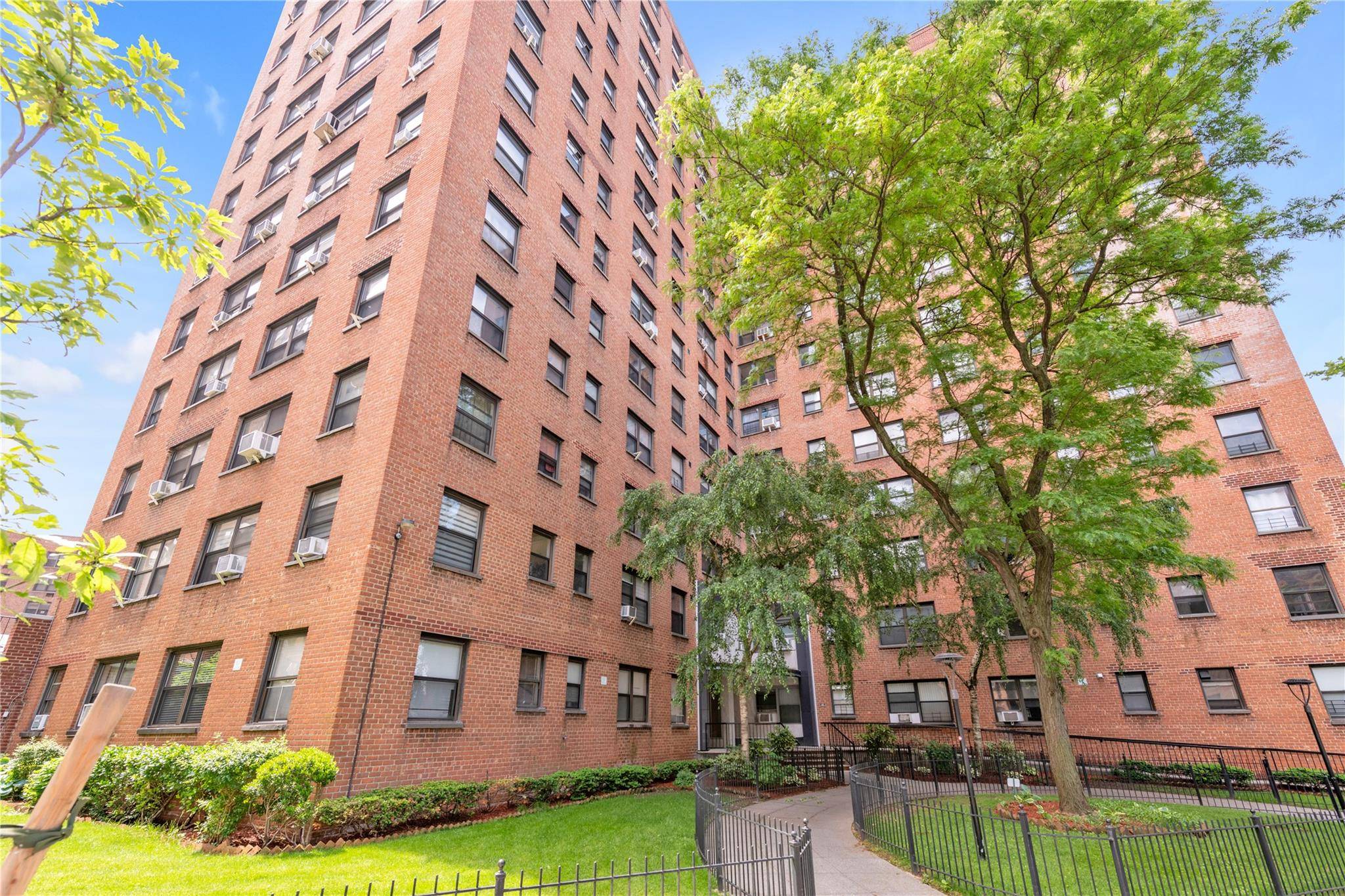 Fully Renovated Sponsor Unit No Board Approval Required !