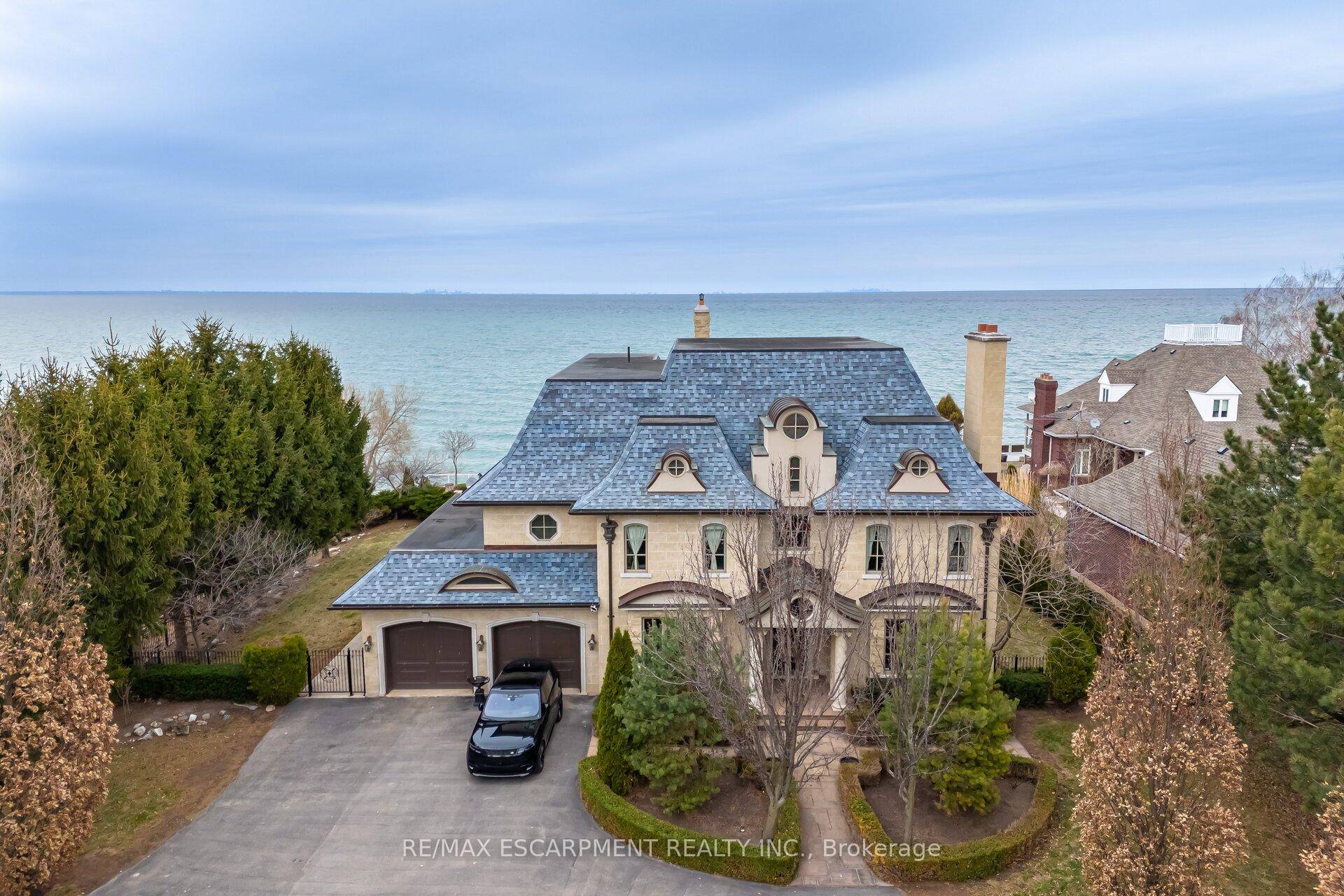 Stunning Waterfront Estate in Lincoln A Rare Opportunity !