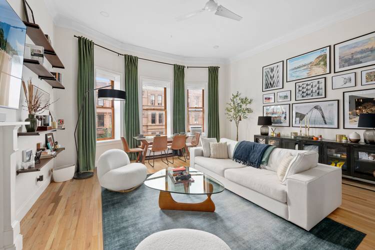 Originally constructed in 1888 1889 by the noted architectural firm Cleverdon amp ; Putzel, this handsome Renaissance Revival townhouse stands 20 feet wide and extends 55 feet deep on one ...