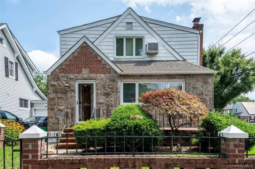 This stunning, fully detached, brick single family MOTHER DAUGTHER home PLUS finished basement sits on a picturesque tree lined street in New Hyde Park, NY.