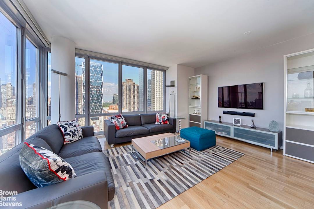 Open Hudson River and City Views !