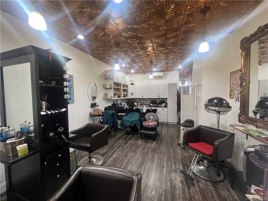 Bring your clients to this turn key hair salon located in a well desired high traffic location with 6 stations and beautiful hardwood floor throughout.