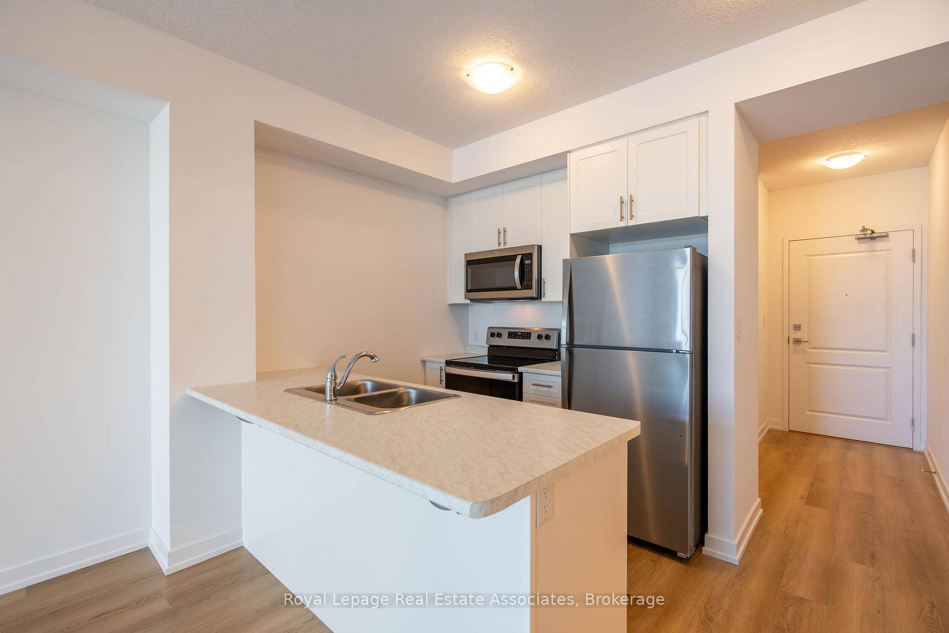 Check out this incredible modern 1 1 unit that is brand new and move in ready !