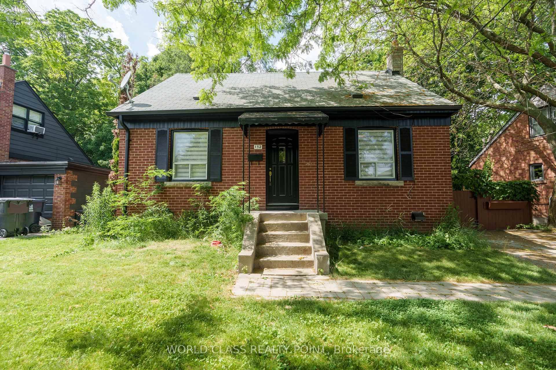 Client Remarks Your Muskoka In The City Welcome to this beautiful, Solid all brick, newly renovated 4 bedroom 1.