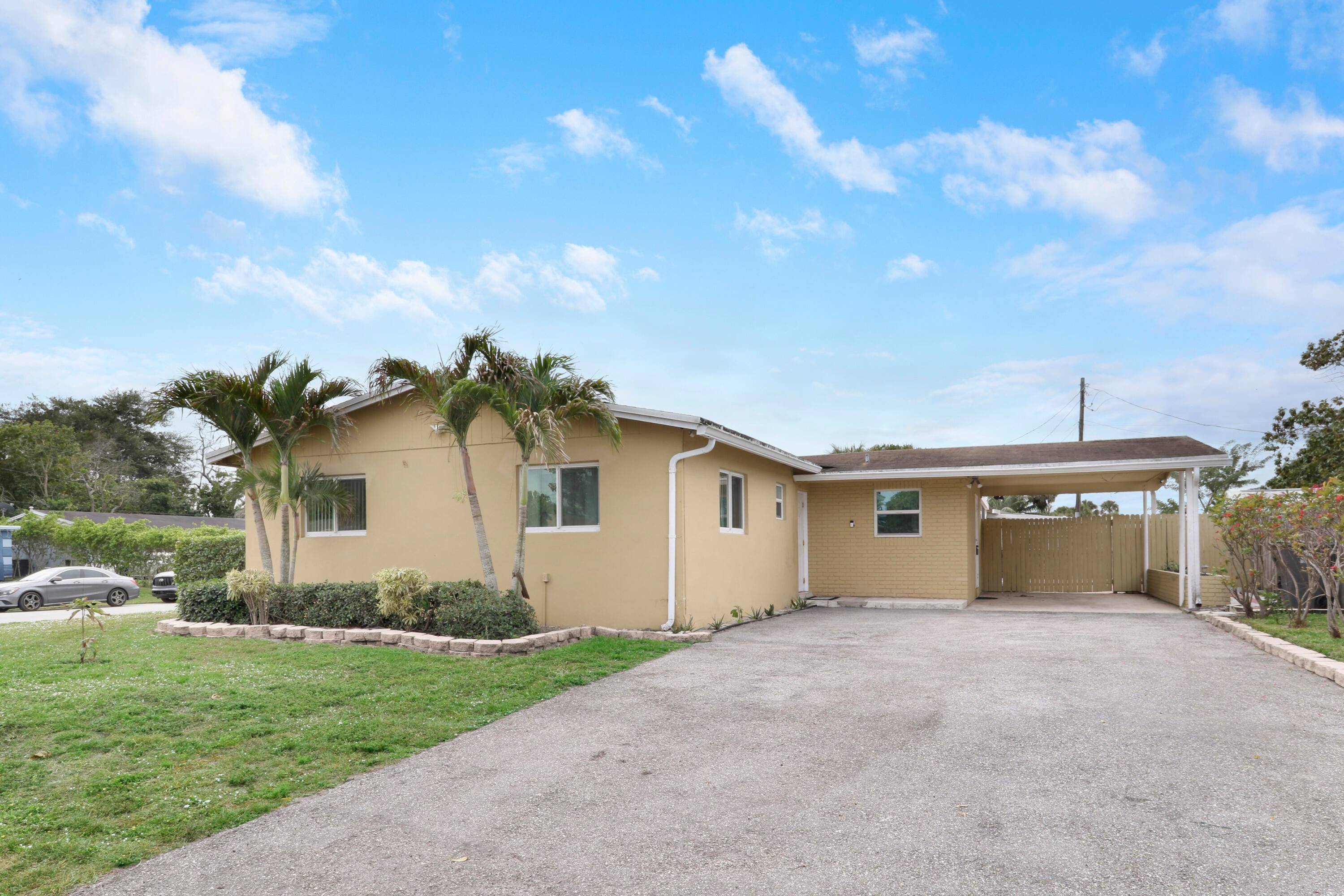 This 3 bedroom 2 bath home has many benefits to offer.