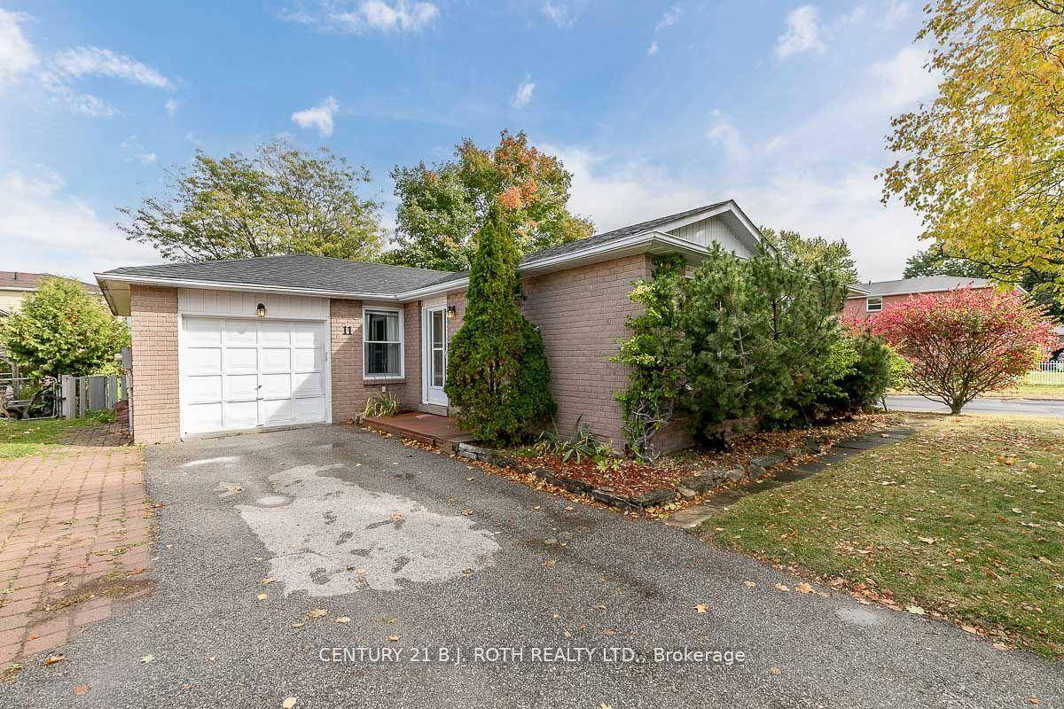 Welcome to functional and easy living in this 3 bedroom bungalow !