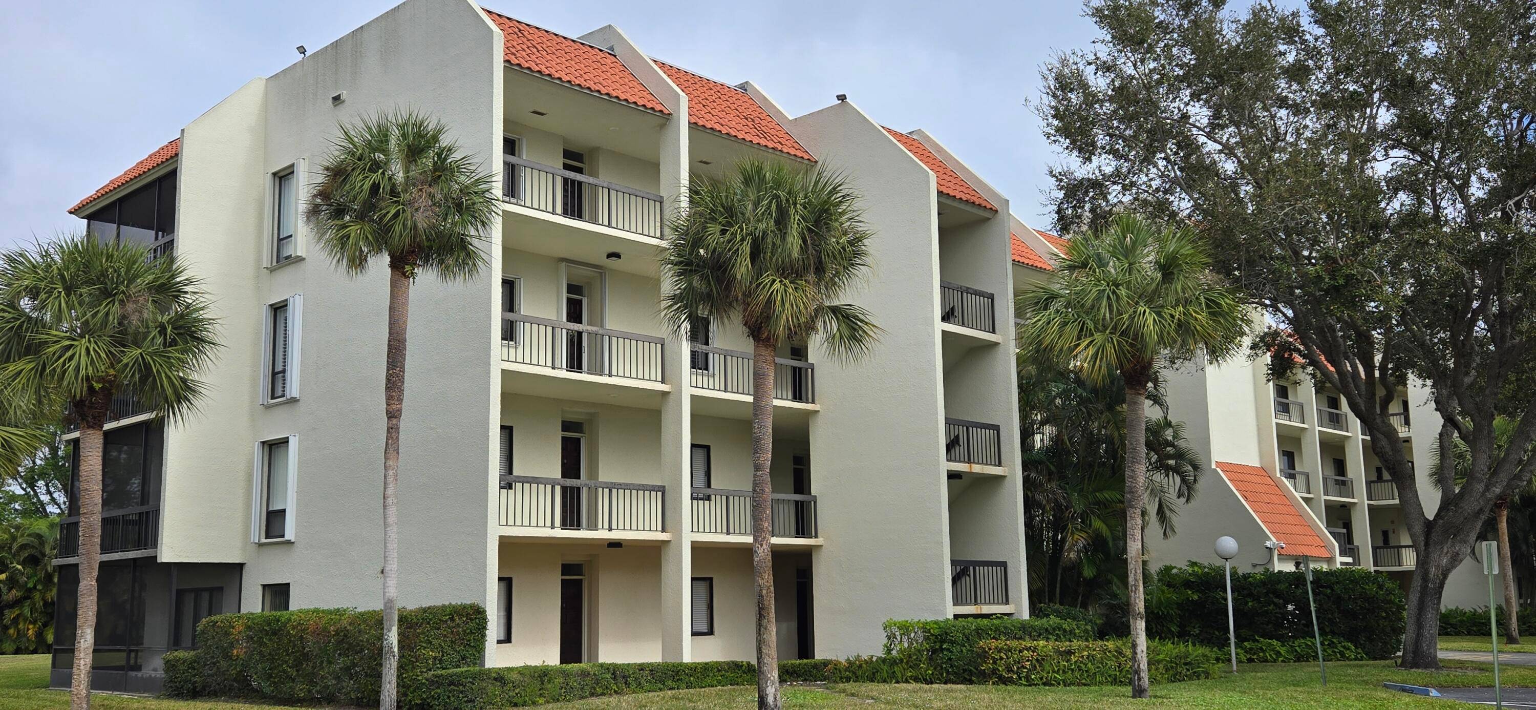 PASSED FLORIDA MILESTONE INSPECTIONNo Special Assessments and Milestone Inspection Completed, no structural issues found, and solid financials.