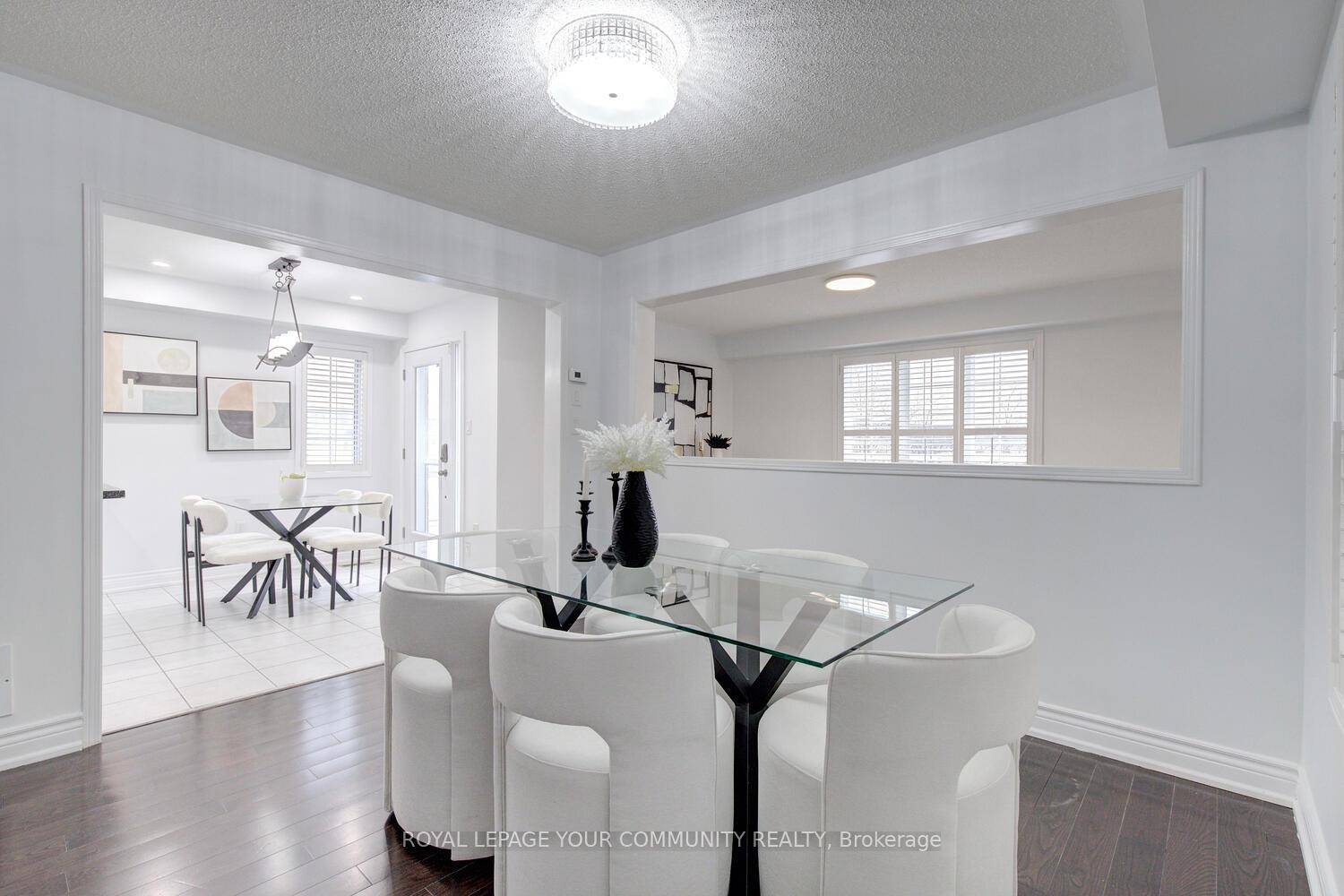 Stylish City Living In Vaughan !