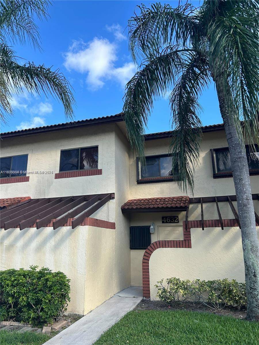 Discover your perfect home in the heart of Sunrise !