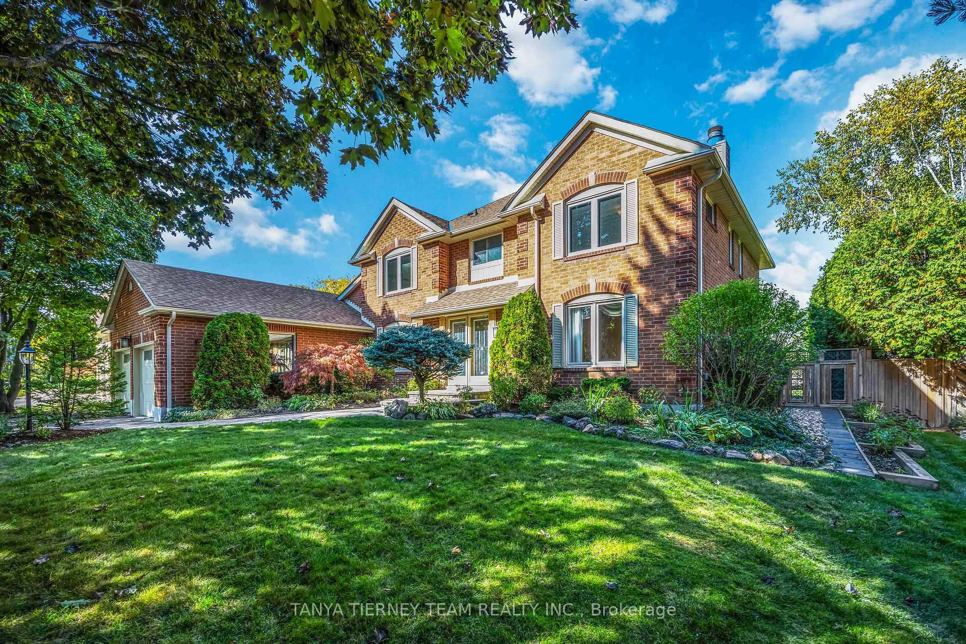 Highly Desirable Williamsburg Location !