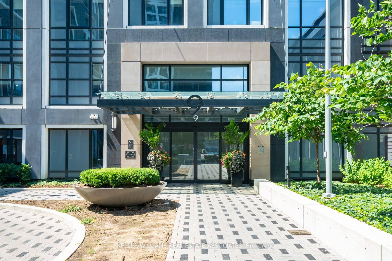 Welcome to Bloorvista at Islington Terrace by Tridel a stylish 1 bedroom plus den, 2 bathroom suite ideally located in Tridel's Bloorvista.