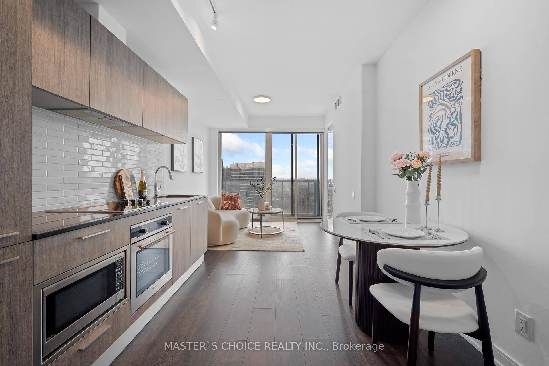 2 Bedroom Suite In This Luxury Building The Gloucester On Yonge.