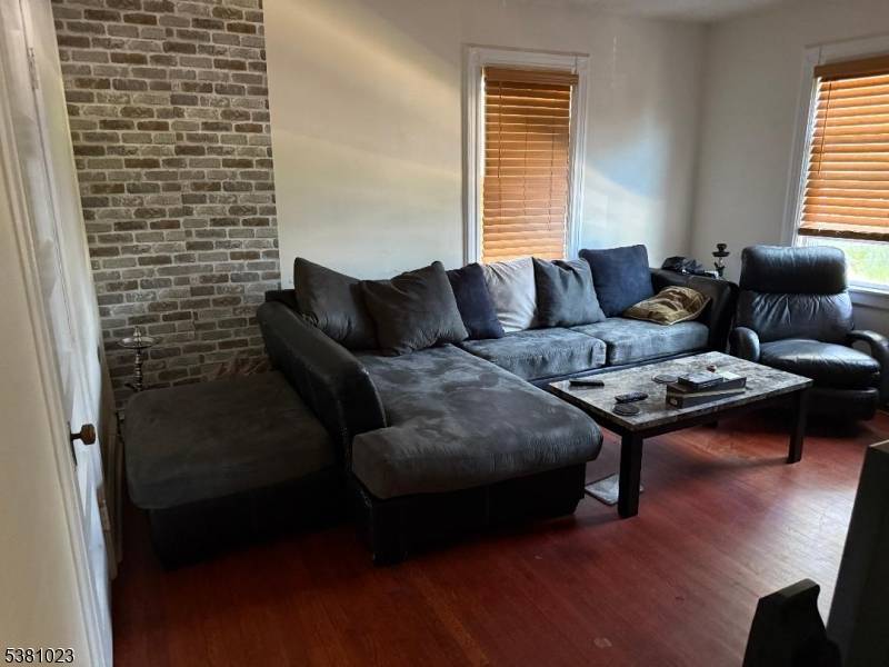 10 room colonial 3 full bath house, 2 bedroom first floor, 4 bedroom 2nd floor