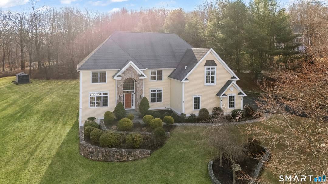 Welcome to 68 Charter Ridge Drive !