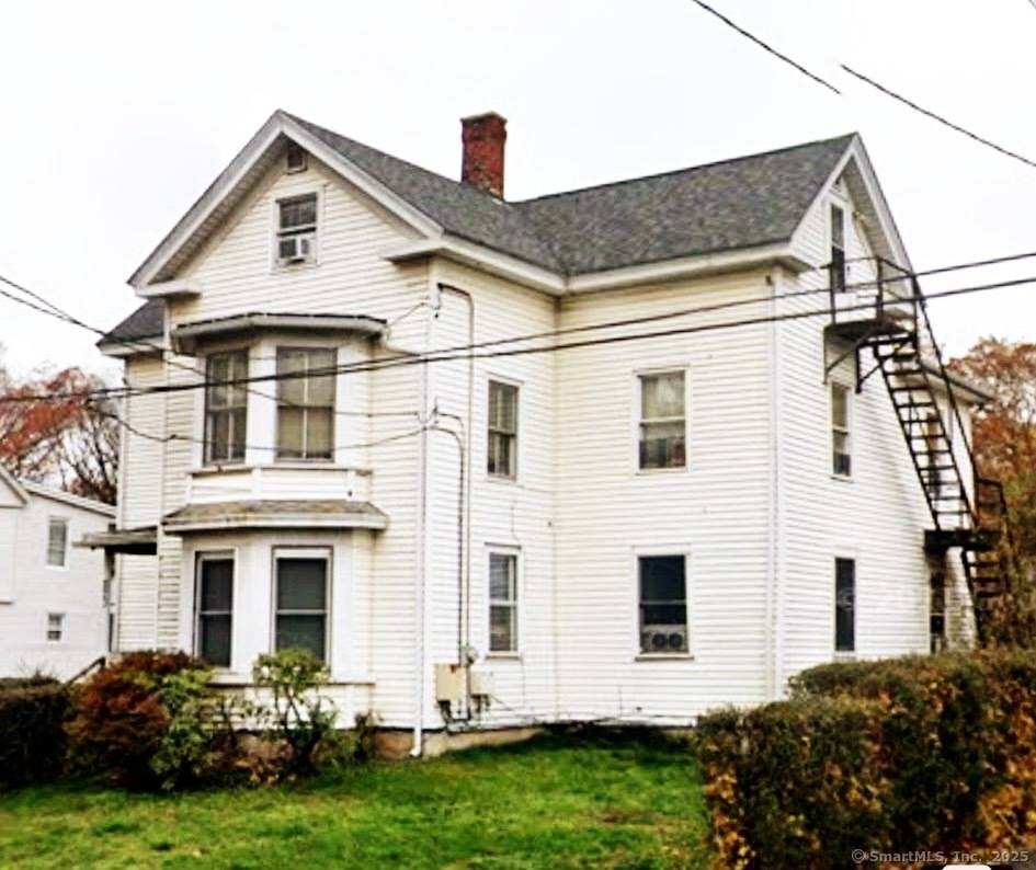 223 Broad Street in Meriden, CT, is an investment opportunity featuring 9 units rooms, three shared kitchens, and three bathrooms.