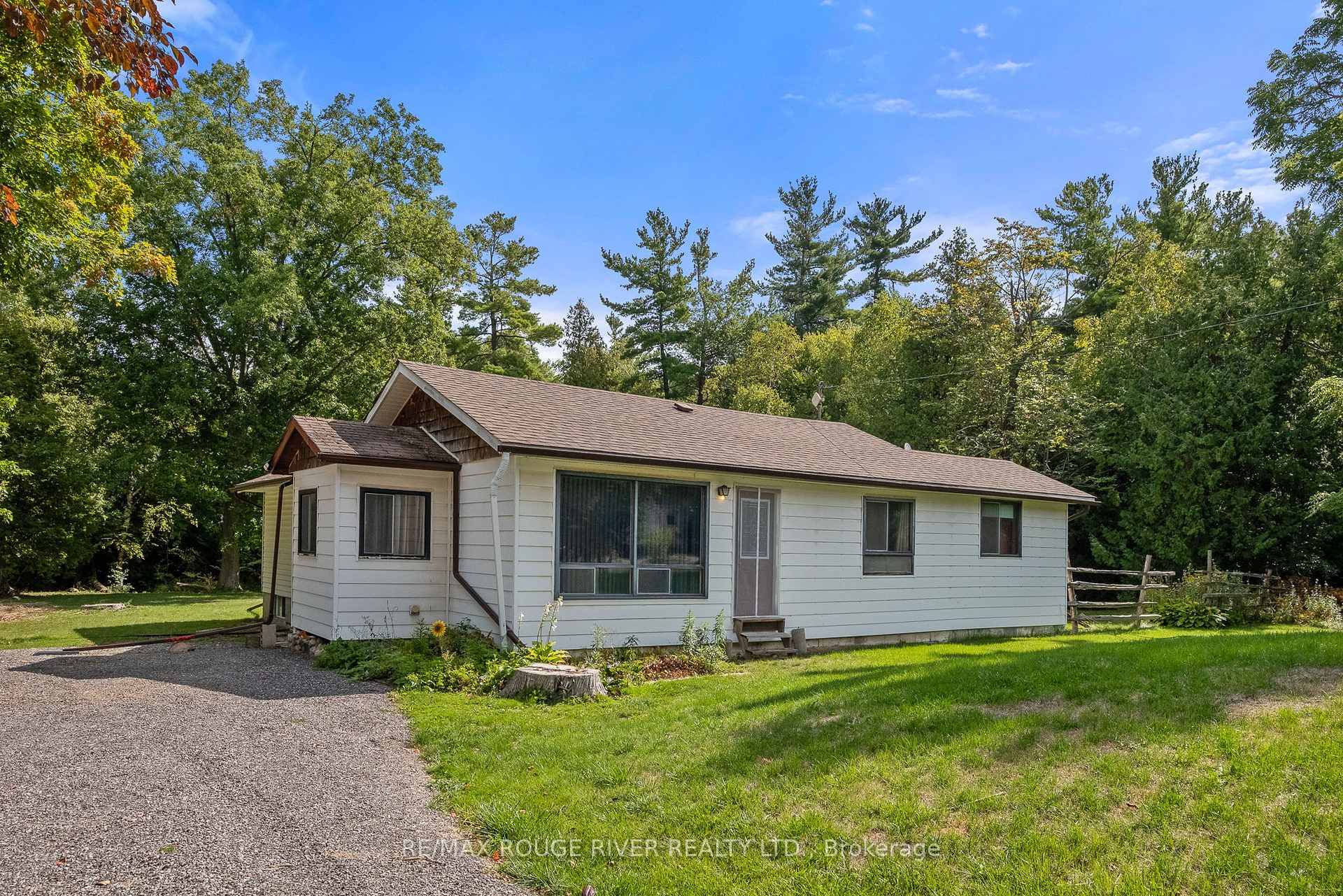 Cozy living by Rice Lake !