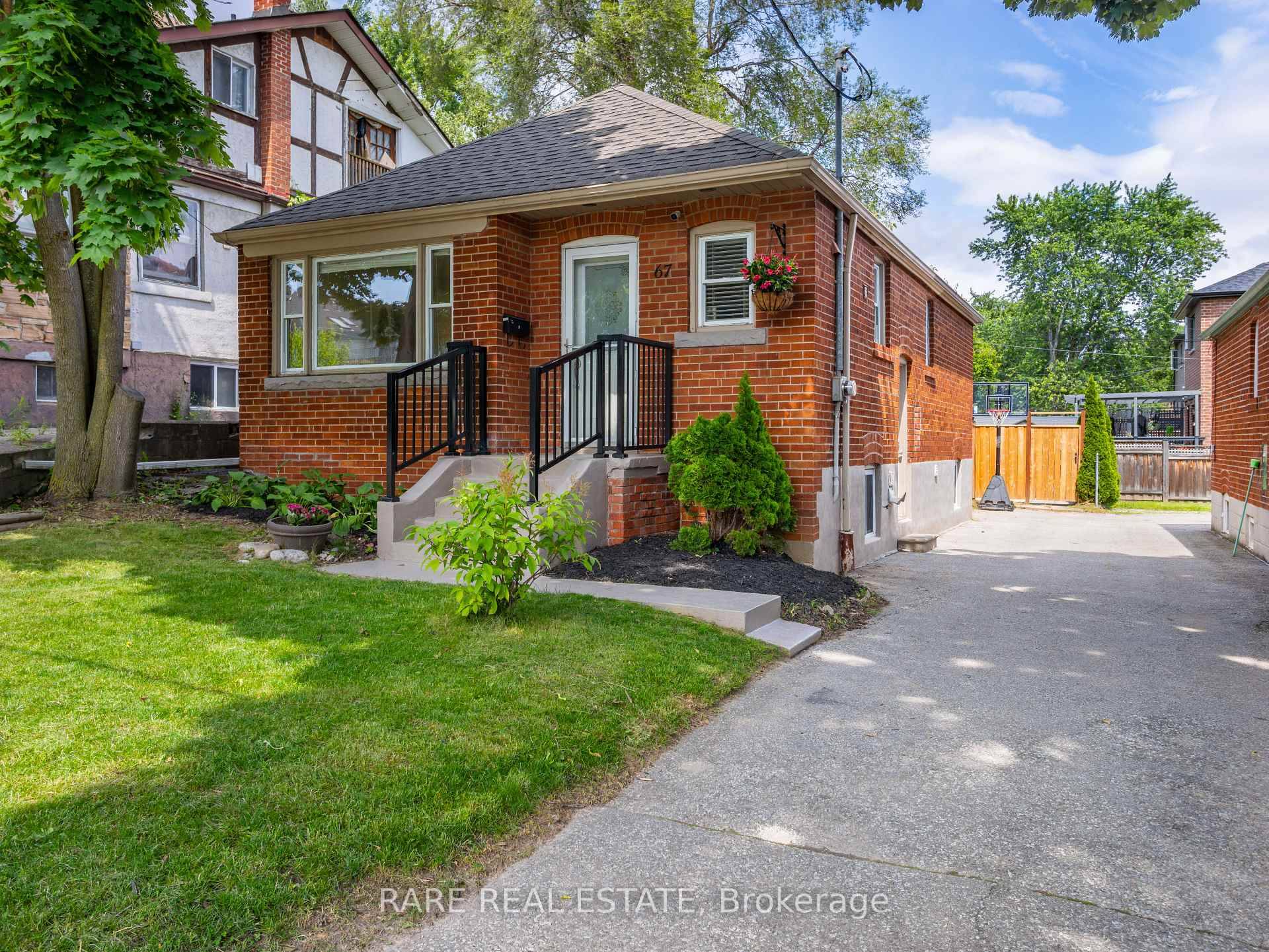 Charming lower level apartment of bungalow in the desirable Topham East York area.