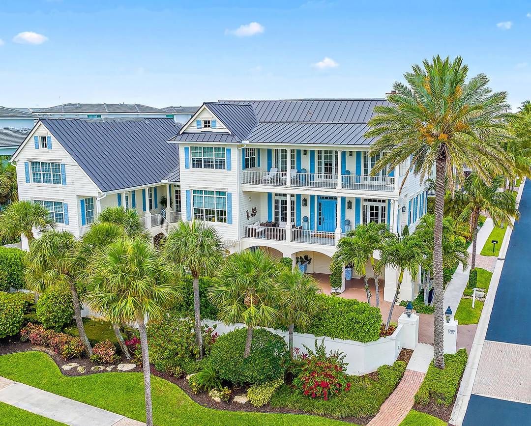 Coastal Elegance in the heart of Juno Beach.