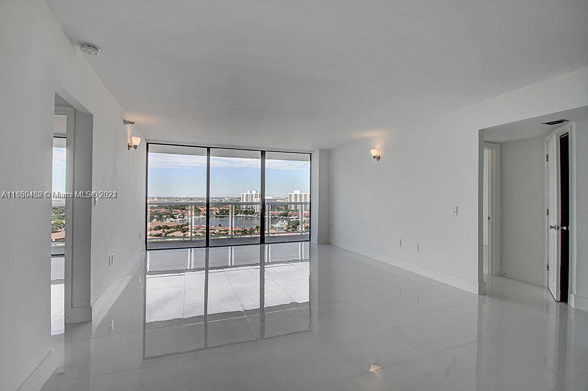 Stunning Renovated 2 bed 2 bath Apartment in Desirable Waterview Building !