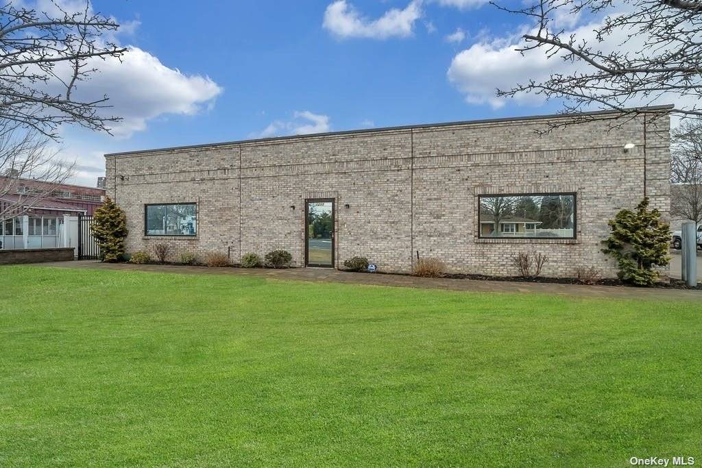 1. 03 Acre Commercial Industrial Complex for sale including a state of the art Office Facility with 9, 000 sqft along side a massive Commercial Warehouse facility with 2500 sqft ...