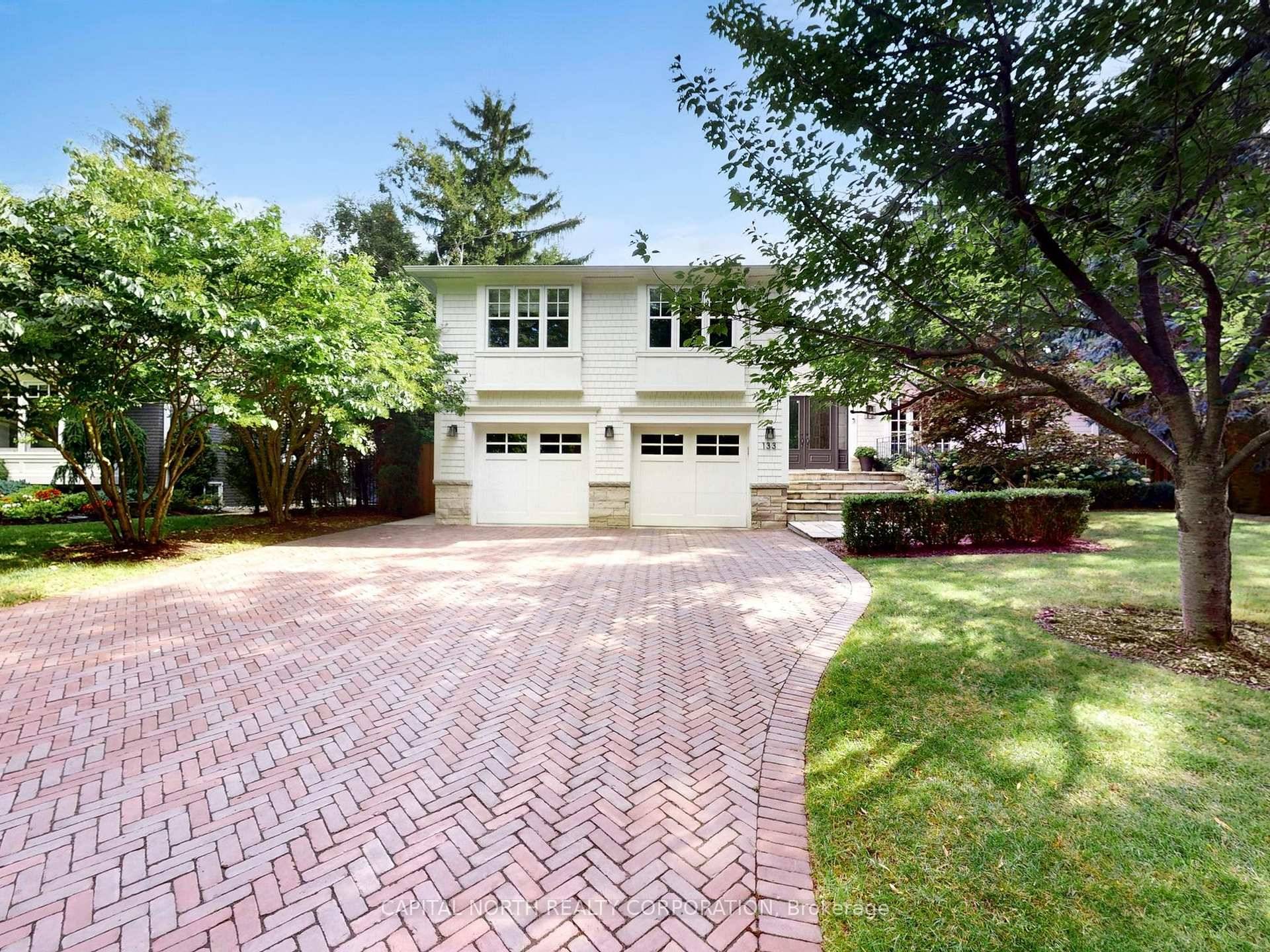 Beautifully renovated side split, perfect for family living in Sought After area in Oakville.