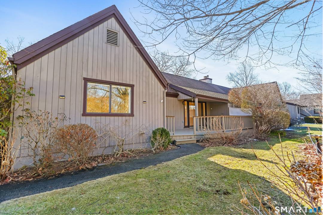 Prime location Wolcott style condo in sought after Oronoque Village, ideally positioned between the 17th and 18th holes with sweeping golf course views and just steps from one of the ...