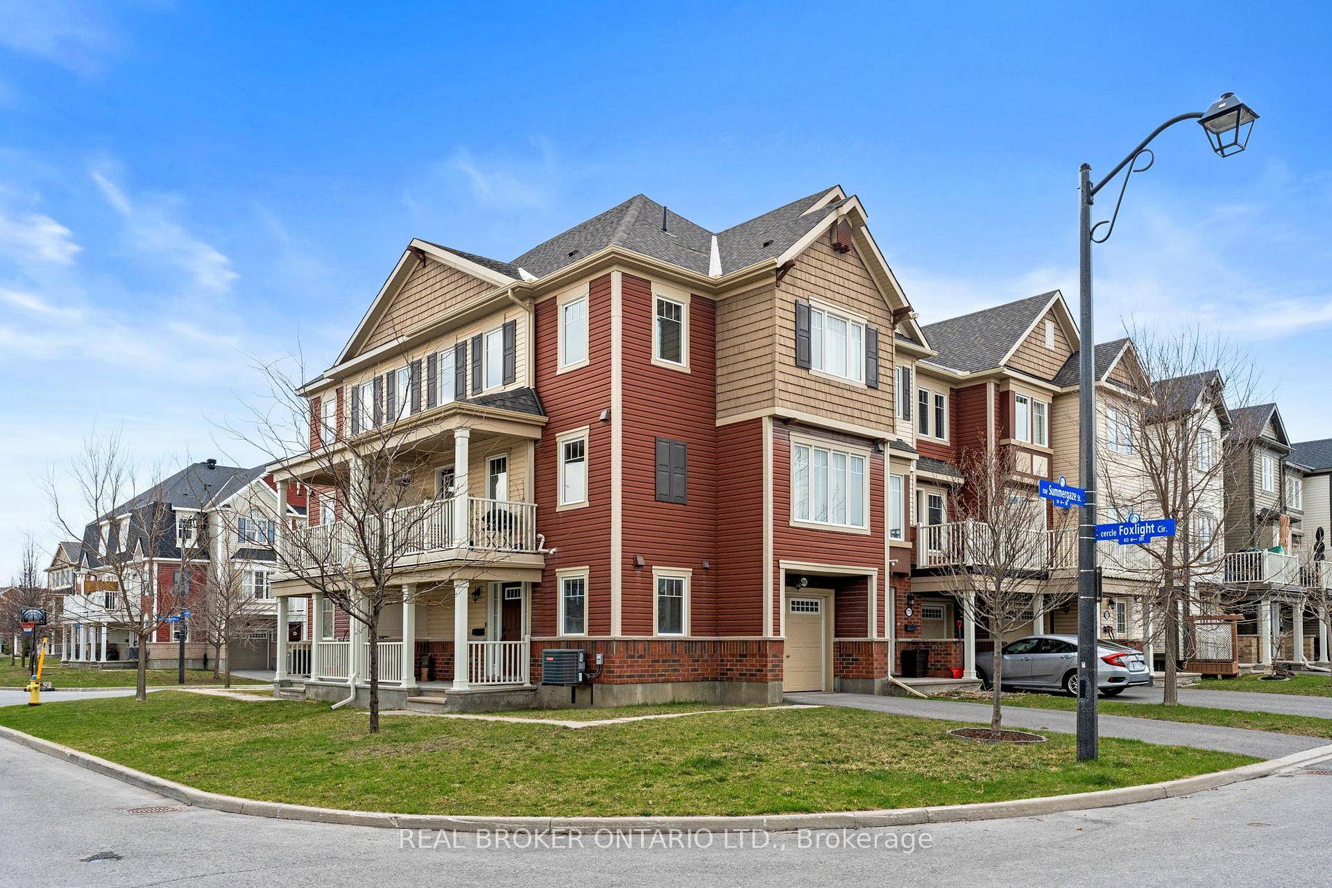 Welcome to this beautifully finished 3 storey, 3 bedroom, 1.