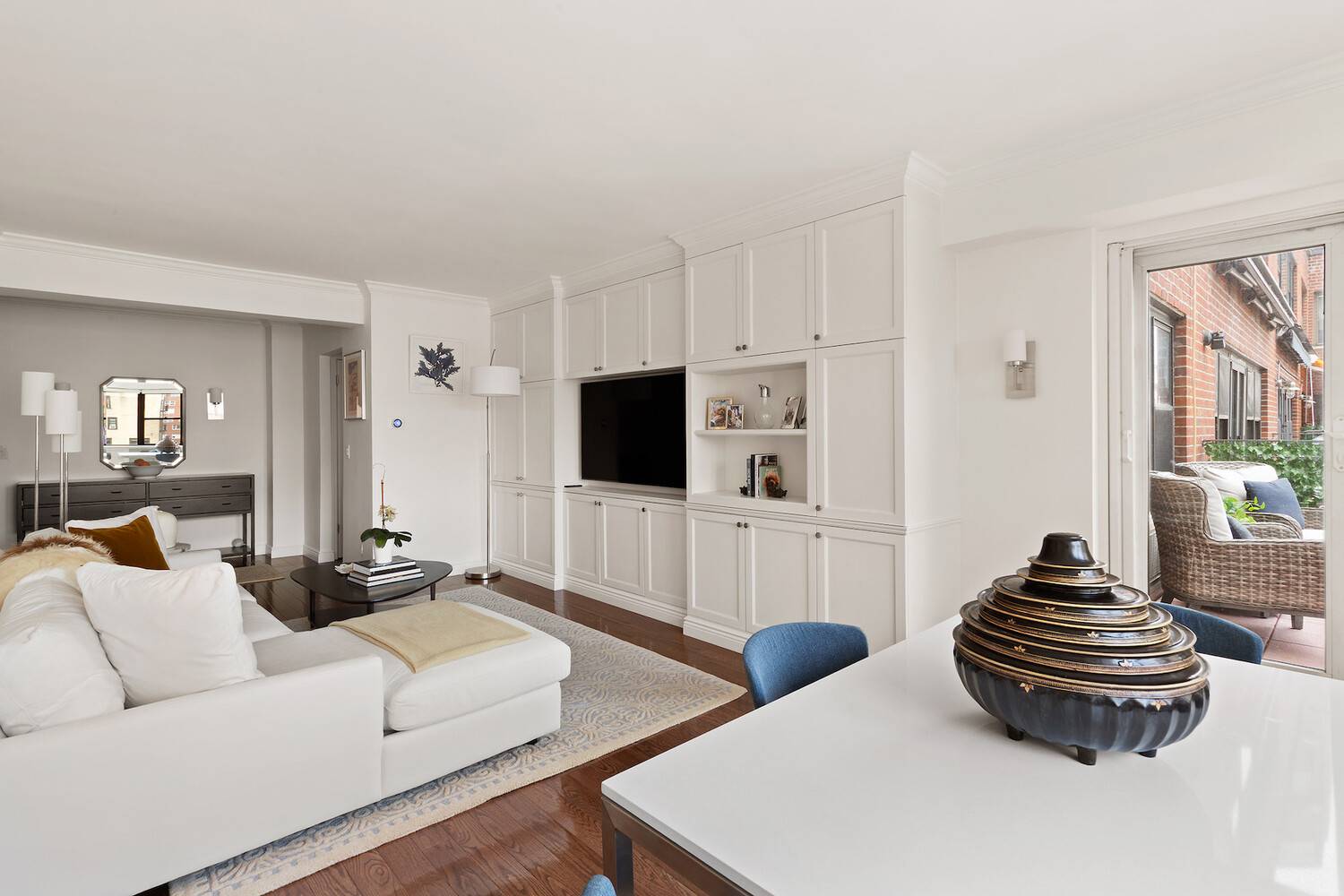 OPEN HOUSES ARE BY APPOINTMENT ONLY Live large with the UES at your feet.