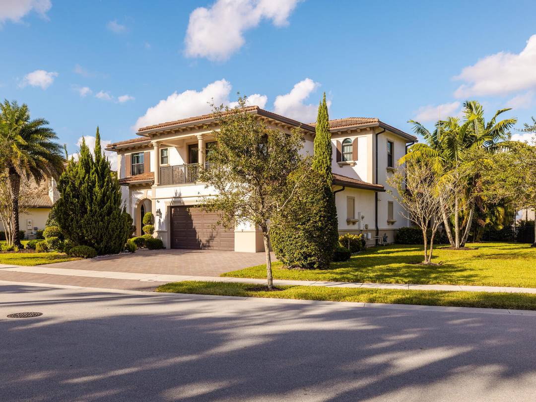 Stunning Bellingham model for rent in Watercrest, perfectly situated on the big lake with a private pool and breathtaking water views.