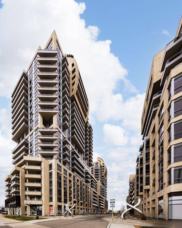 Beverly Hills Meets Richmond Hill, in this Stunning Condo Complex, A FULLY FURNISHED Beautiful Bright Unit With a Breathtaking Panoramic Clear View Of The City Incl the CN Tower In ...