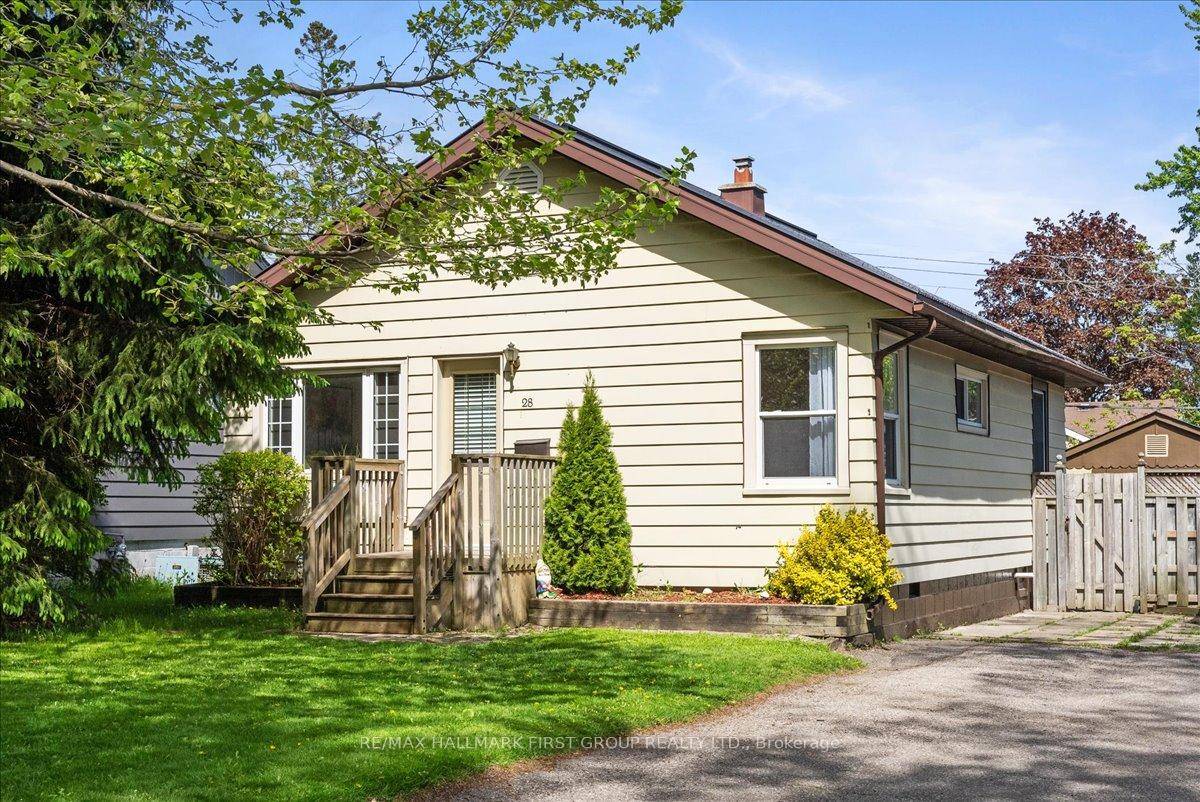 Welcome to this charming 2 bedroom bungalow, perfectly nestled in a convenient, family oriented neighbourhood.