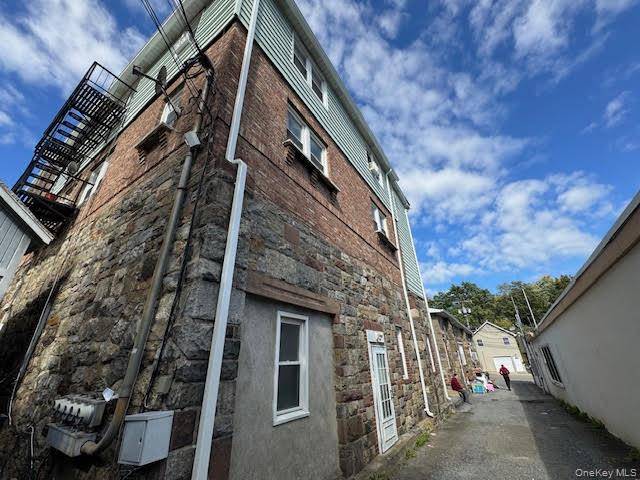 HIGHLAND FALLS... FOR SALE.