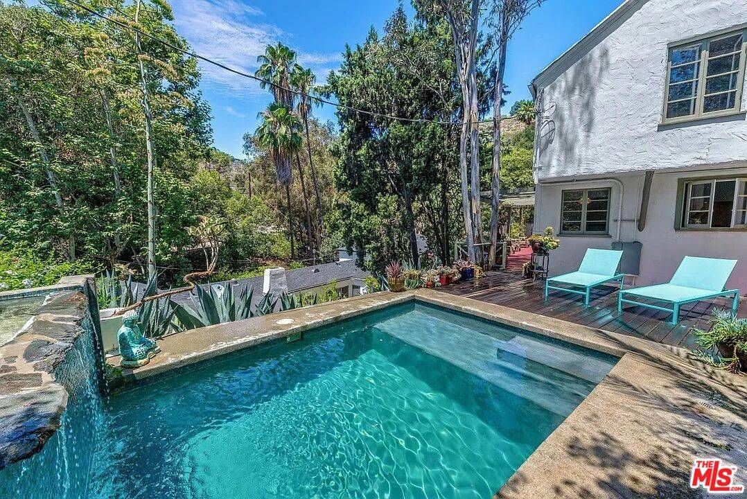 8012  LARK LN Hollywood Hills East LA