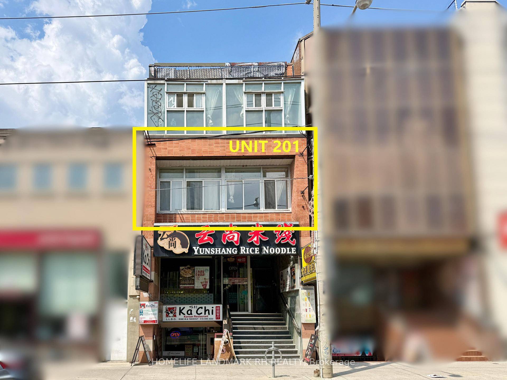 Brand new renovated 3 bed 2 bath unit for lease in prime central Chinatown location !