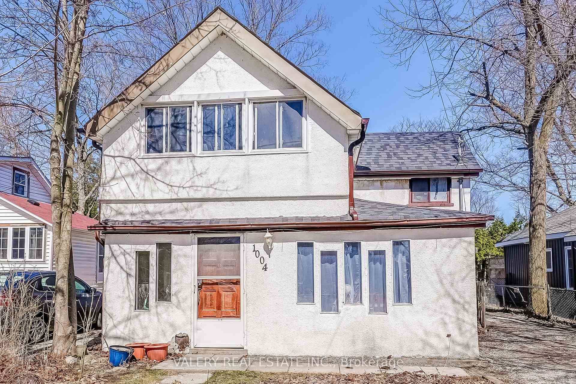 Welcome to this versatile detached home nestled in the heart of Jacksons Point one of Lake Simcoe's most sought after communities.
