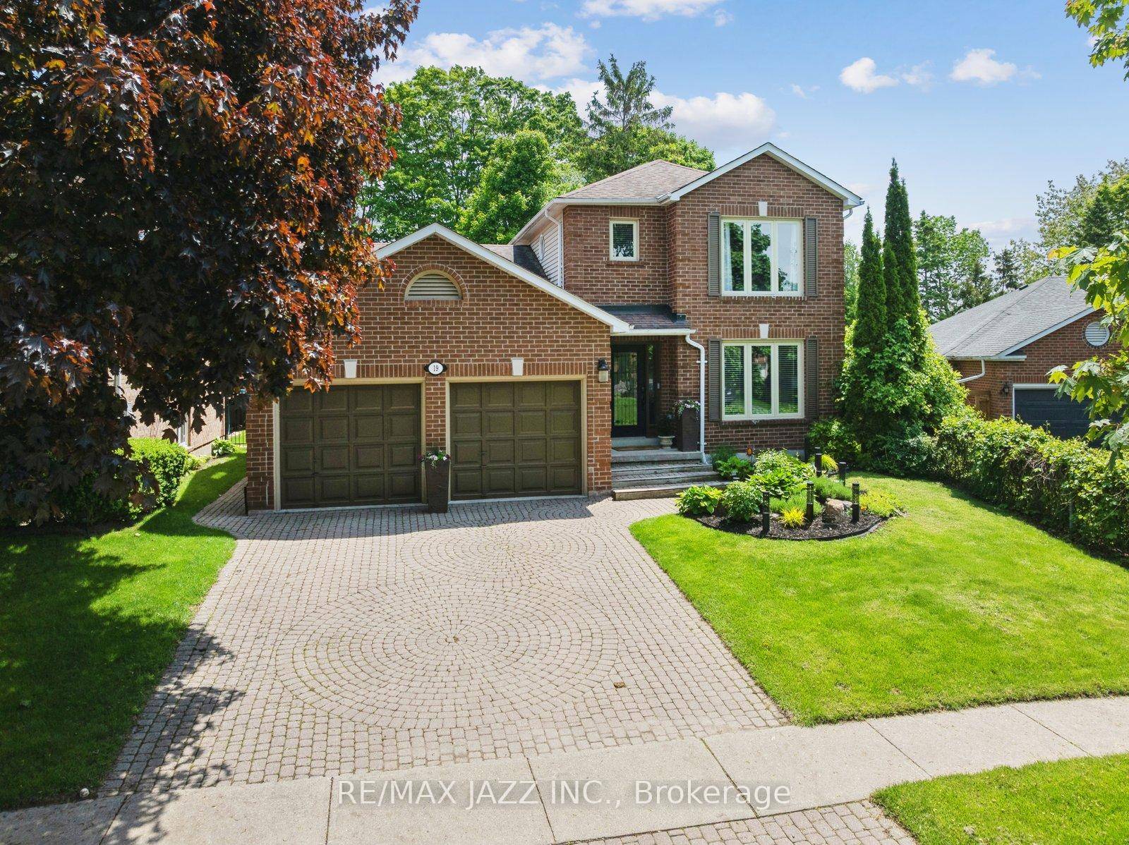 Ravine ! Beautiful, tree lined street in popular west Courtice neighbourhood !