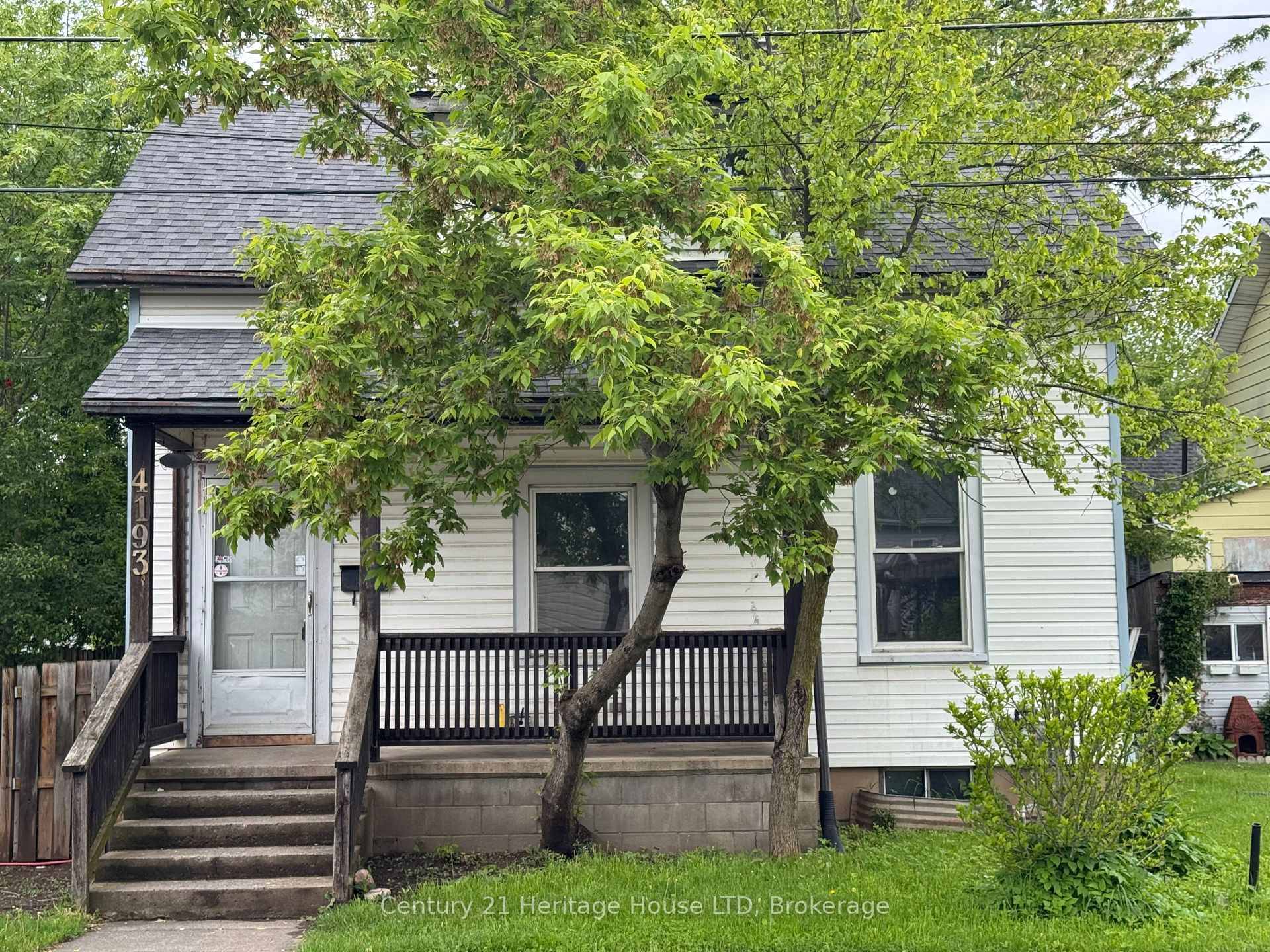 ATTN INVESTORS MUST BE PURCHASED WITH 4648 DUPLEX, 4656 SF TRI PLEX PROPERTY AT CORNER OF FERGUSON MUIR LISTED AT 788, 800.
