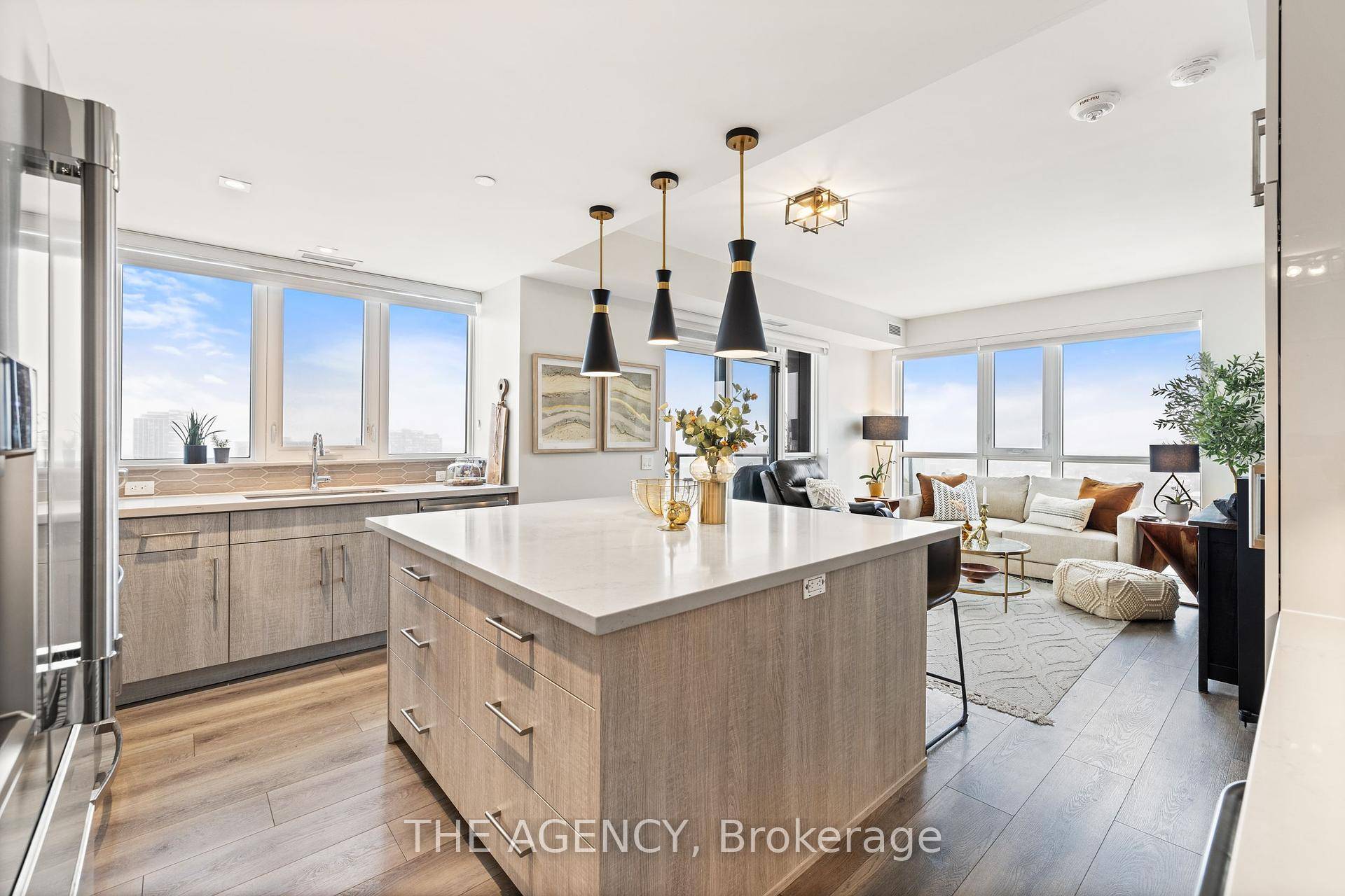Experience unparalleled luxury in this stunning executive condo, perfectly situated in the heart of downtown Burlington.