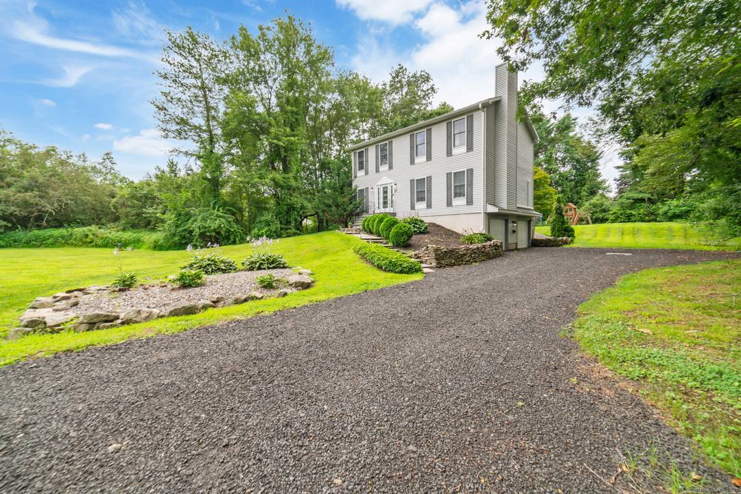 Welcome home to 31 McVeigh Rd !