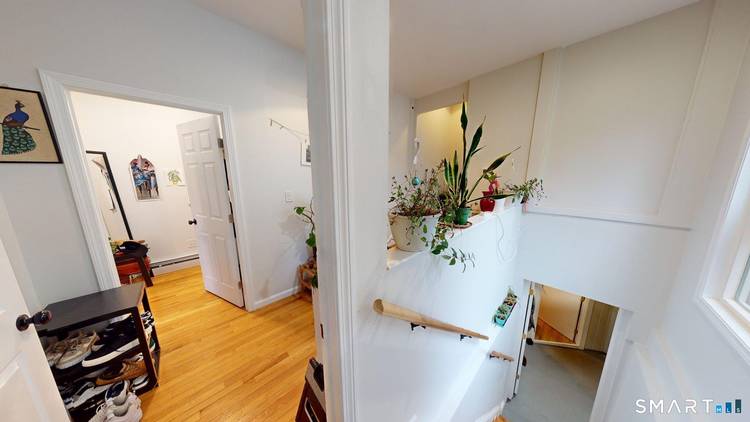 Luxury Duplex w In unit Laundry and Backyard !