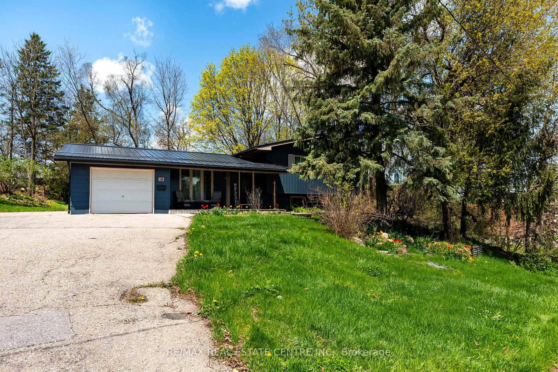 Welcome to 18 Townline located in beautiful Orangeville !